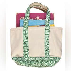 Lot Of 4 Children’s Books With Mini Tote